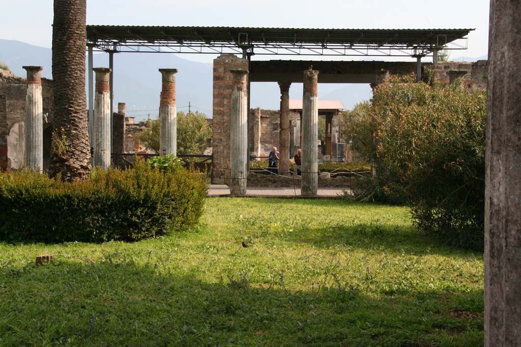 VI.12.2 Pompeii. April 2010. Looking south from rear peristyle towards south portico.
Photo courtesy of Klaus Heese.