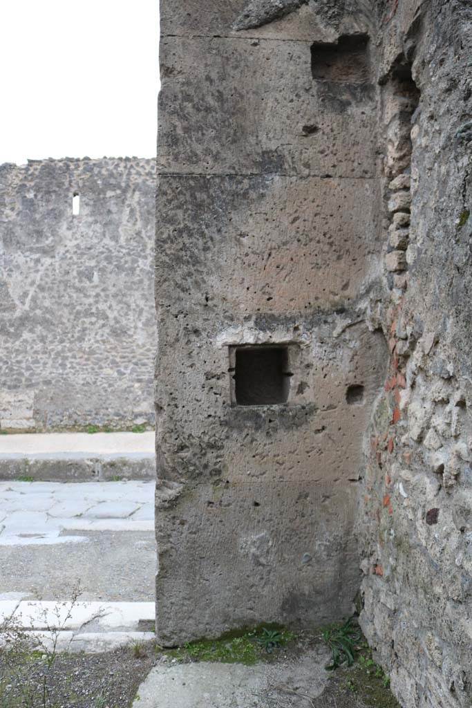 VI.12.4 Pompeii. December 2018.
Looking towards south wall in south-west corner of shop. Photo courtesy of Aude Durand.
