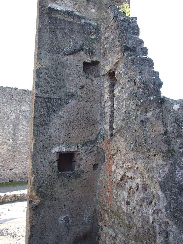 VI.12.4 Pompeii. December 2006. South-west corner of shop, on left side of doorway.
According to Boyce, in the south wall to the left of the entrance, is a rectangular niche.
See Boyce G. K., 1937. Corpus of the Lararia of Pompeii. Rome: MAAR 14. (p.52, no.191)