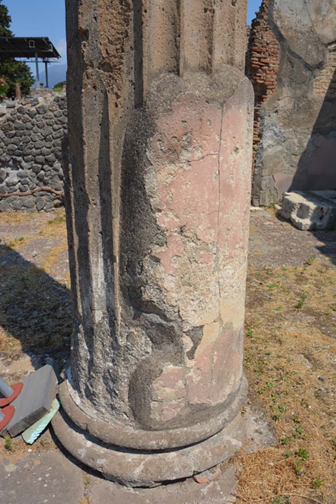 VI.2.5 Pompeii. 14th July 2017.
Looking towards column base in north-east corner of Atrium 7.
Foto Annette Haug, ERC Grant 681269 DÉCOR.
