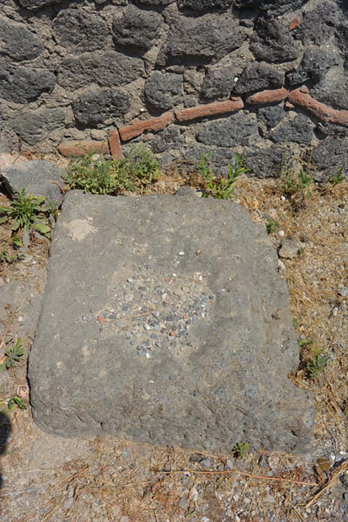 VI.12.5 Pompeii. 14th July 2017.
Part of money chest base in north-west corner of Secondary Atrium 7, looking north.
Foto Annette Haug, ERC Grant 681269 DÉCOR.