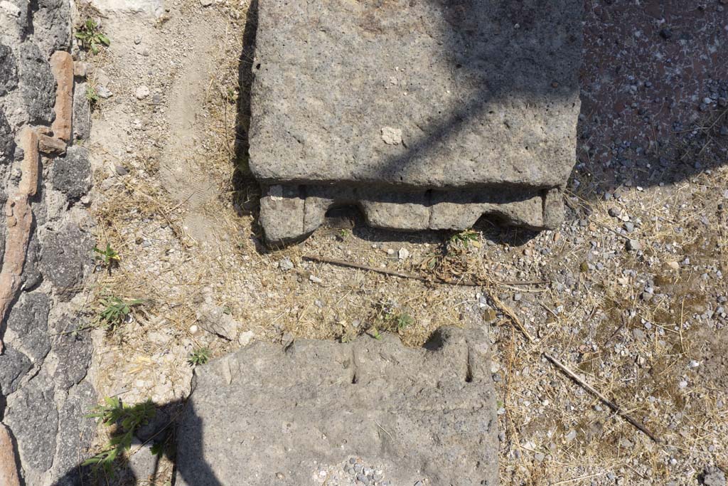 VI.12.5 Pompeii. 14th July 2017. Remains of base near north wall in north-west corner of Secondary Atrium 7, looking east.
According to Pernice, this base of a money chest is made of tuff. It is narrower in the middle and has two holes in it.
It must have broken in ancient times because it was reassembled with two dovetail clamps that no longer exist.
See Pernice, E., 1932. Hellenistische Tische, Zisternenmündungen, Beckenuntersätze, Altäre u. Truhen. Berlin, p. 74, Taf. 44.4.
Foto Annette Haug, ERC Grant 681269 DÉCOR.