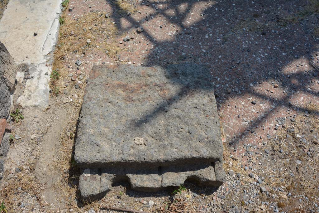 VI.12.5 Pompeii. 14th July 2017. Part of the money chest base in north-west side of Secondary Atrium 7, looking east.
Foto Annette Haug, ERC Grant 681269 DÉCOR.