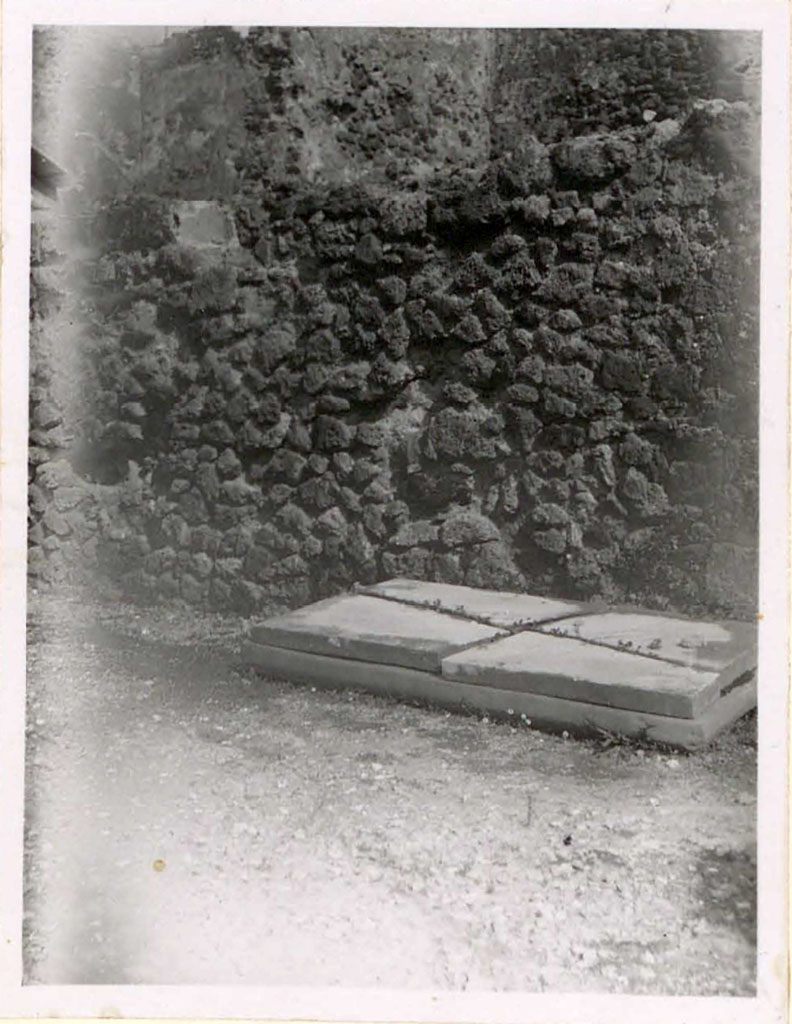 VI.12.5 Pompeii. Pre-1943. Base for safe/money chest.
According to Warscher –
“If, as I believe, this slab of rosy marble served as a base for the safe, the elegance of the house had to be really refined.
In fact, only a narrow border would have been visible of that slab and most would remain hidden.”
(Se veramente, come io credo, questa lastra di marmo roseo serviva da basamento alla cassaforte, l’eleganza della casa doveva essere davvero raffinatissima. Infatti di tale lastra sarebbe stata visibile solamente uno stretto bordo e la maggior parte sarebbe rimasta nascosta.)
See Warscher, T. (1946). Casa del Fauno, Swedish Institute, Rome. (p.59).
According to Mau,
“Two money chests stood on large flat stones in the rear corners of this atrium 7.”
See Mau, A. (1901). Pompeii, its life and art. (p.296).