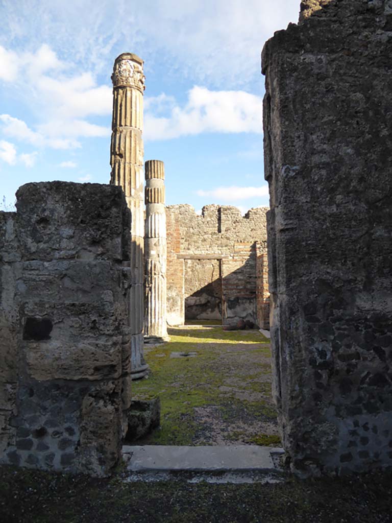 VI.12.5 Pompeii. 4th January 2017.
Looking east across south end of Secondary Atrium 7, from doorway leading from room 10.
Foto Annette Haug, ERC Grant 681269 DÉCOR.