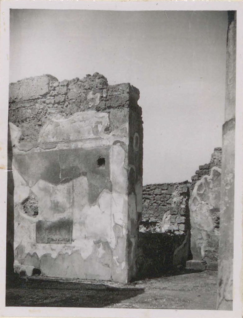 VI.12.5 Pompeii. Pre-1943. North wall of west ala, on west side of tetrastyle atrium 7.
Looking north towards north-west corner of Tetrastyle atrium 7.
According to Warscher –
This shows the wall of the cubiculum with the remains of the painting of the fourth style – the only example in the whole house.
The room served as a passage between the two atria.
(La parete del cubicolo no.16 con i resti della pittura del quarto stile – l’unico esempio in tutta casa.
La camera serviva di passaggio fra i due atri.)
See Warscher, T. (1946). Casa del Fauno, Swedish Institute, Rome. (p.57, n.82).
According to PPM, this is a photo of the secondary atrium and the vestibule 11 (also described as west ala 11).
See Carratelli, G. P., 1990-2003. Pompei: Pitture e Mosaici: Vol. V. Roma: Istituto della enciclopedia italiana, p. 116.