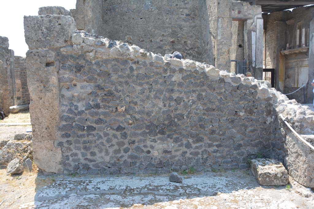 VI.12.5 Pompeii. 14th July 2017. Room 11, looking towards south wall of West Ala.
Foto Annette Haug, ERC Grant 681269 DÉCOR.