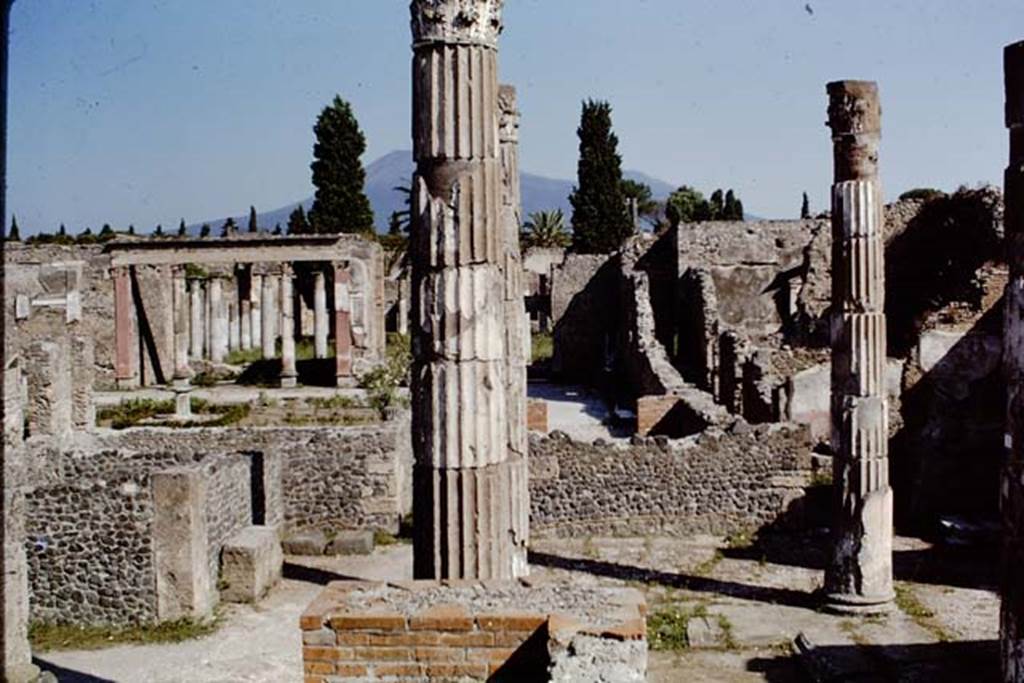 VI.12.5 Pompeii. 1968. Looking north across west side of Tetrastyle atrium. Photo by Stanley A. Jashemski.
On the left is the partly rebuilt north wall of west ala 11, and the rear rebuilt east wall of ala 30 of VI.12.2, leading into north-west corner.
Source: The Wilhelmina and Stanley A. Jashemski archive in the University of Maryland Library, Special Collections (See collection page) and made available under the Creative Commons Attribution-Non Commercial License v.4. See Licence and use details.
J68f1313