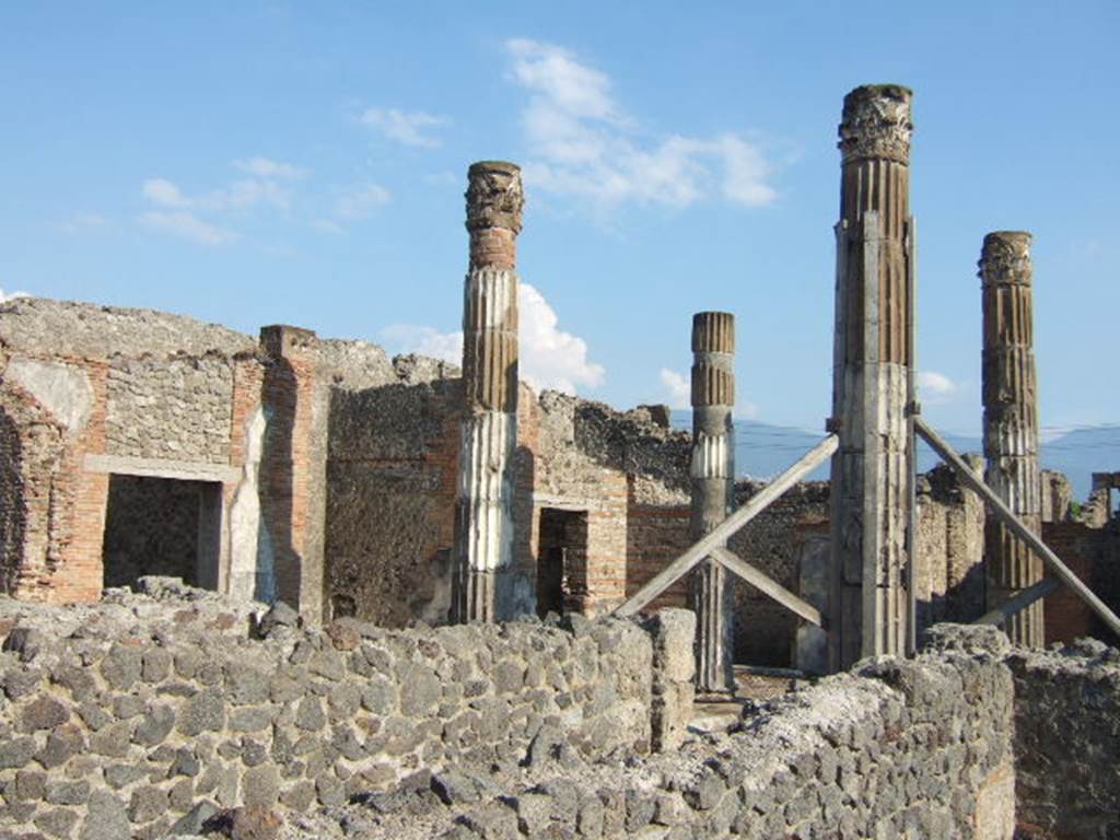VI.12.5 Pompeii. Looking into Tetrastyle atrium of VI.12.5