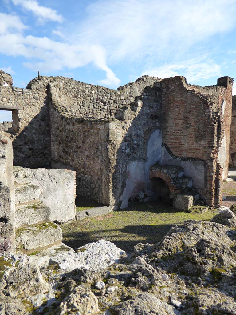 VI.12.5 Pompeii. 4th January 2017. Room 17, looking south-east, with doorway to room 18, on left.
Foto Annette Haug, ERC Grant 681269 DÉCOR.