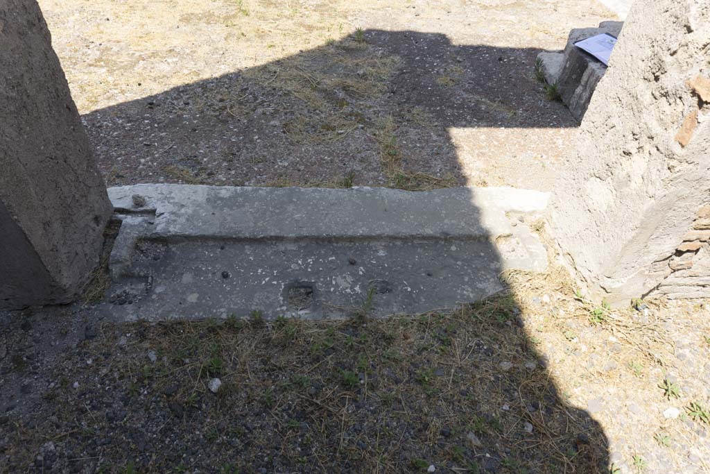 VI.12.5 Pompeii. 14th July 2017. Room 15, looking west across threshold/sill towards Secondary Atrium 7.
Foto Annette Haug, ERC Grant 681269 DÉCOR.