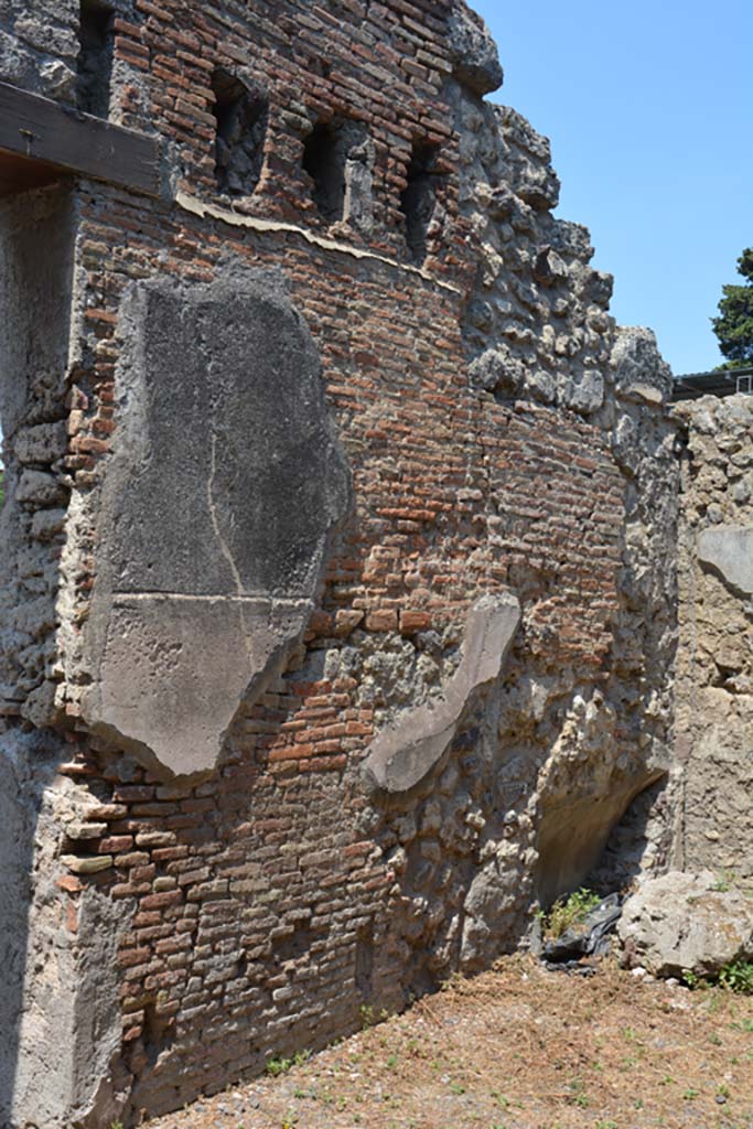 VI.12.5 Pompeii. 14th July 2017. Room 15, looking north along west wall of triclinium.
Foto Annette Haug, ERC Grant 681269 DÉCOR.