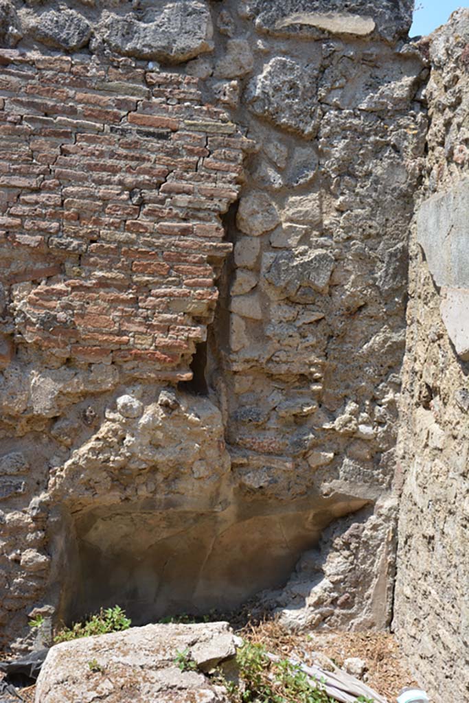 VI.12.5 Pompeii. 14th July 2017. Room 15, bed recess in west wall in north-west corner.
Foto Annette Haug, ERC Grant 681269 DÉCOR.