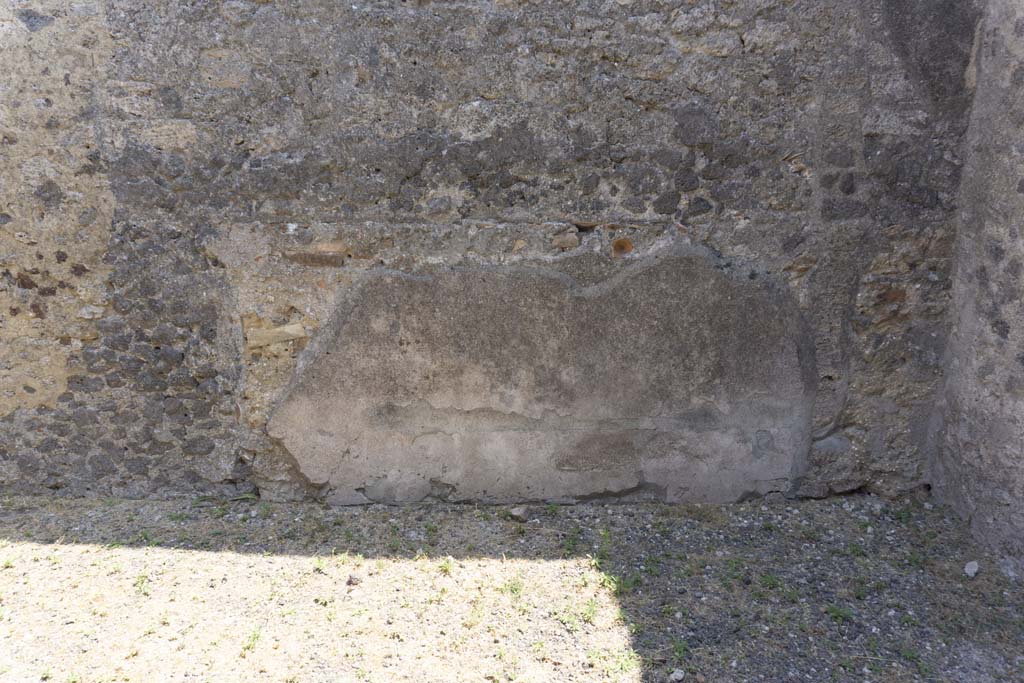 VI.12.5 Pompeii. 14th July 2017. Room 15, east wall in south-east corner of triclinium.
Foto Annette Haug, ERC Grant 681269 DÉCOR.