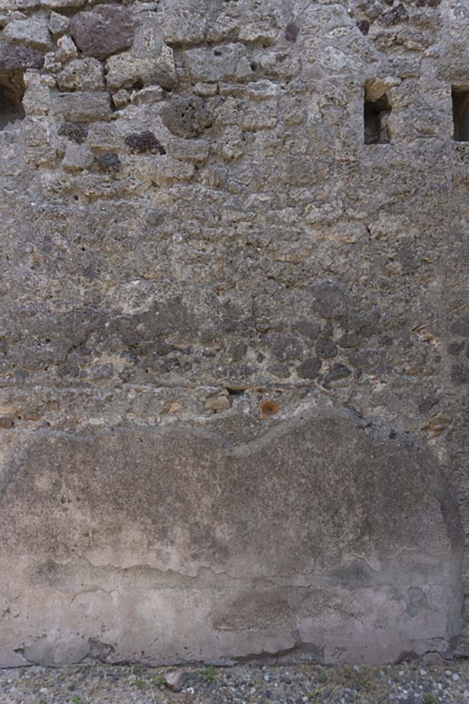 VI.12.5 Pompeii. 14th July 2017. Room 15, zoccolo on lower east wall in triclinium.
Foto Annette Haug, ERC Grant 681269 DÉCOR.