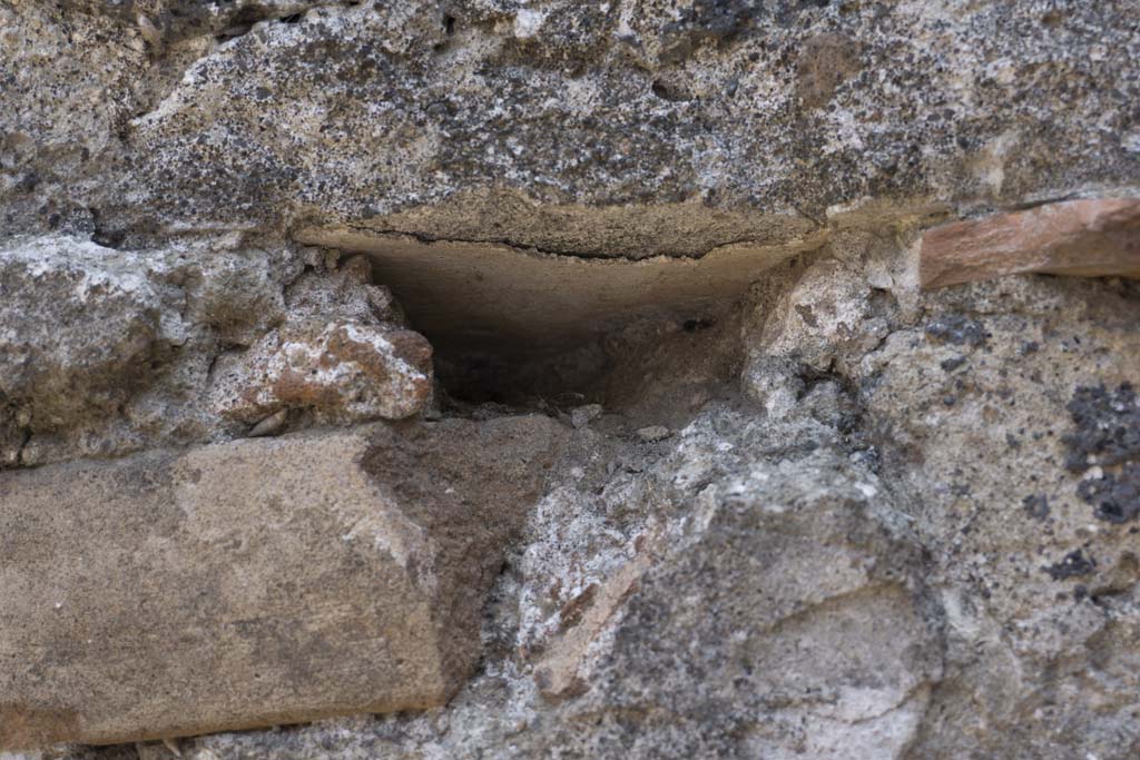 VI.12.5 Pompeii. 14th July 2017. Room 15, detail from east wall in triclinium.
Foto Annette Haug, ERC Grant 681269 DÉCOR.