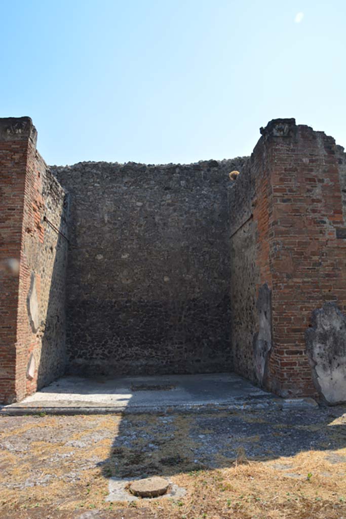 VI.12.5 Pompeii. 14th July 2017. Room 14, east ala, looking east across secondary atrium 7.
Foto Annette Haug, ERC Grant 681269 DÉCOR.