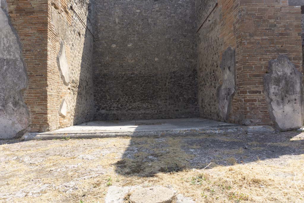 VI.12.5 Pompeii. 14th July 2017. Room 14, looking east across secondary atrium 7towards threshold/sill of east ala.
Foto Annette Haug, ERC Grant 681269 DÉCOR.