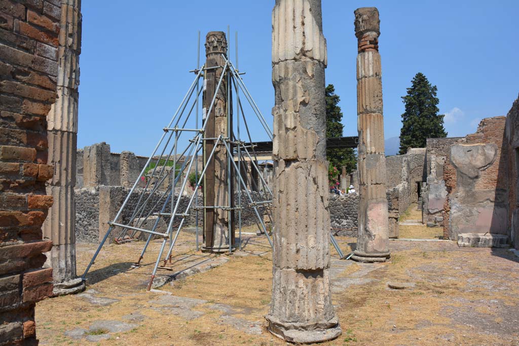VI.12.5 Pompeii. 14th July 2017. Room 9, looking north-west across Secondary Atrium 7, from doorway.
Foto Annette Haug, ERC Grant 681269 DÉCOR.