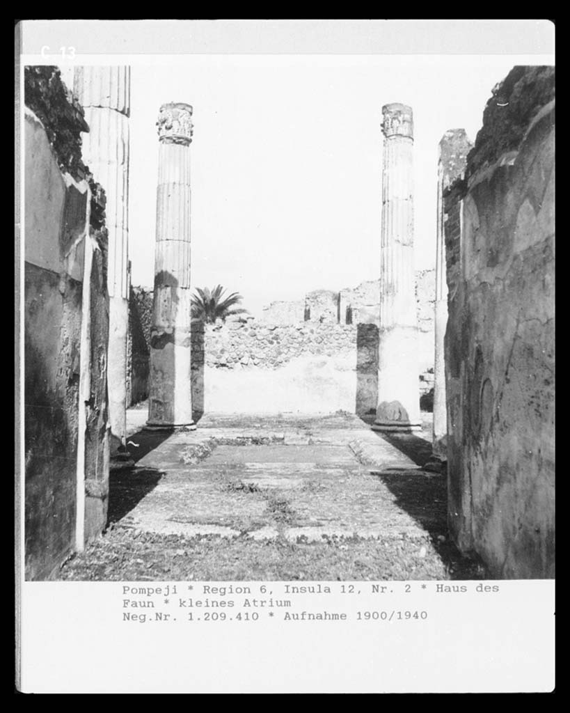 VI.12.5 Pompeii. 1939/1940? Looking north across Tetrastyle atrium from entrance corridor.
Photo © Bildarchiv Foto Marburg / Foto: unbekannt; Aufn.-Datum: um 1939/1940? Aufnahme-Nr. 1.209.410 (Vorschaubild).