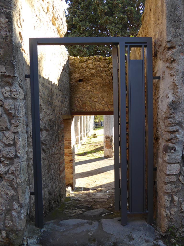 VI.12.7 Pompeii. January 2017. Looking south from rear posticum towards rear peristyle.
Foto Annette Haug, ERC Grant 681269 DÉCOR.