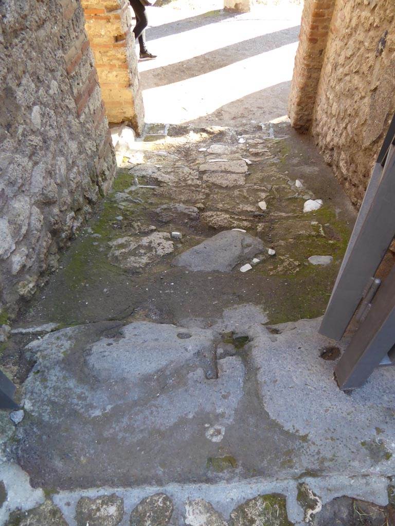 VI.12.7 Pompeii. January 2017. Looking south across flooring.
Foto Annette Haug, ERC Grant 681269 DÉCOR.