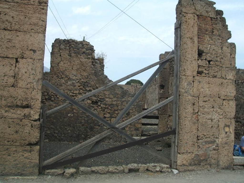 VI.13.1 Pompeii. May 2005. Shop entrance doorway.  According to Pagano and Prisciandaro, a graffito found in May 1831 on the pilaster between VI.13.1 and 2, on the right, was �
Holconium Priscum
verecundissimum d(ignum) r(ei) p(ublicae) aed(ilem) o(ro) v(os) f(aciatis) dignissimum.  [CIL IV 309]
See Pagano, M. and Prisciandaro, R., 2006. Studio sulle provenienze degli oggetti rinvenuti negli scavi borbonici del regno di Napoli. Naples : Nicola Longobardi. (p.145)  PAH III, 119.
For the graffiti found on the left pilaster, see further below.
