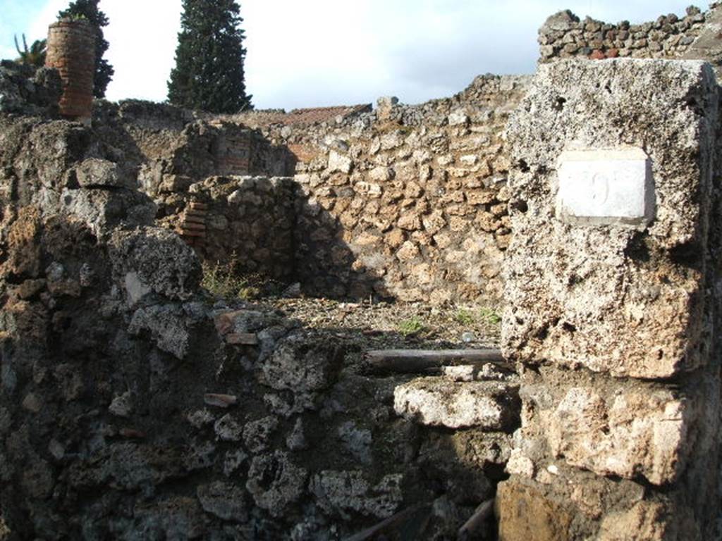 VI.13.9 Pompeii. December 2004.  Looking north-west from entrance doorway, towards room on north side of entrance doorway.
According to Varone, found inscribed near the entrance was �
Nunc est ira recens nunc est disc[edere tempus]
si dolor afuerit crede redibit [amor]    [CIL IV 4491]
This translated as �
Anger is now fresh, it is better now to retreat. When resentment has gone, believe me, love will return
See Varone, A., 2002. Erotica Pompeiana: Love Inscriptions on the Walls of Pompeii, Rome: L�erma di Bretschneider. (p.52)
