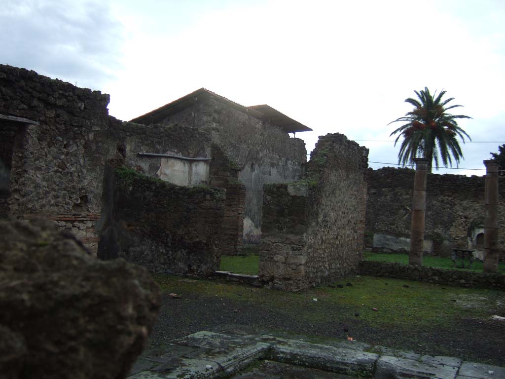 VI.13.13 Pompeii. December 2005.
Looking south-west across atrium to doorway to triclinium, in west wall of ala on south side of atrium.