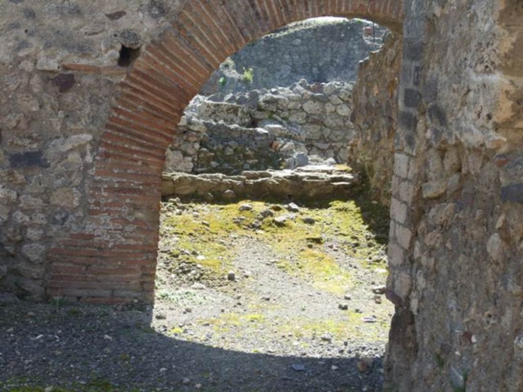 VI.14.18 Pompeii. March 2009. Arch in south-west corner, taken from atrium of VI.14.20.