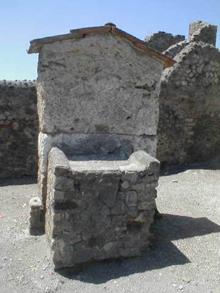 Pompeii. Street altar outside VI.14.17/VI.14.18.