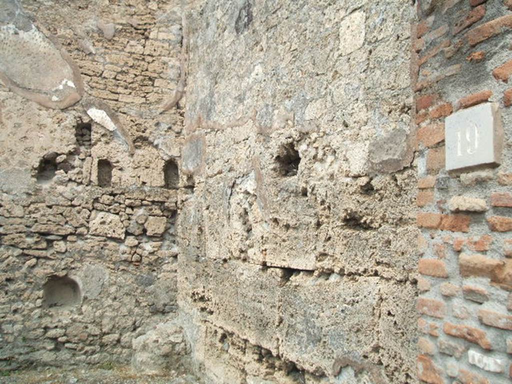 VI.14.19 Pompeii. May 2005. East wall.