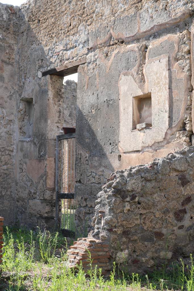 VI.14.19 Pompeii. December 2018.
Looking north-west towards doorway in VI.14.18, leading into atrium of VI.14.20.
Photo courtesy of Aude Durand.