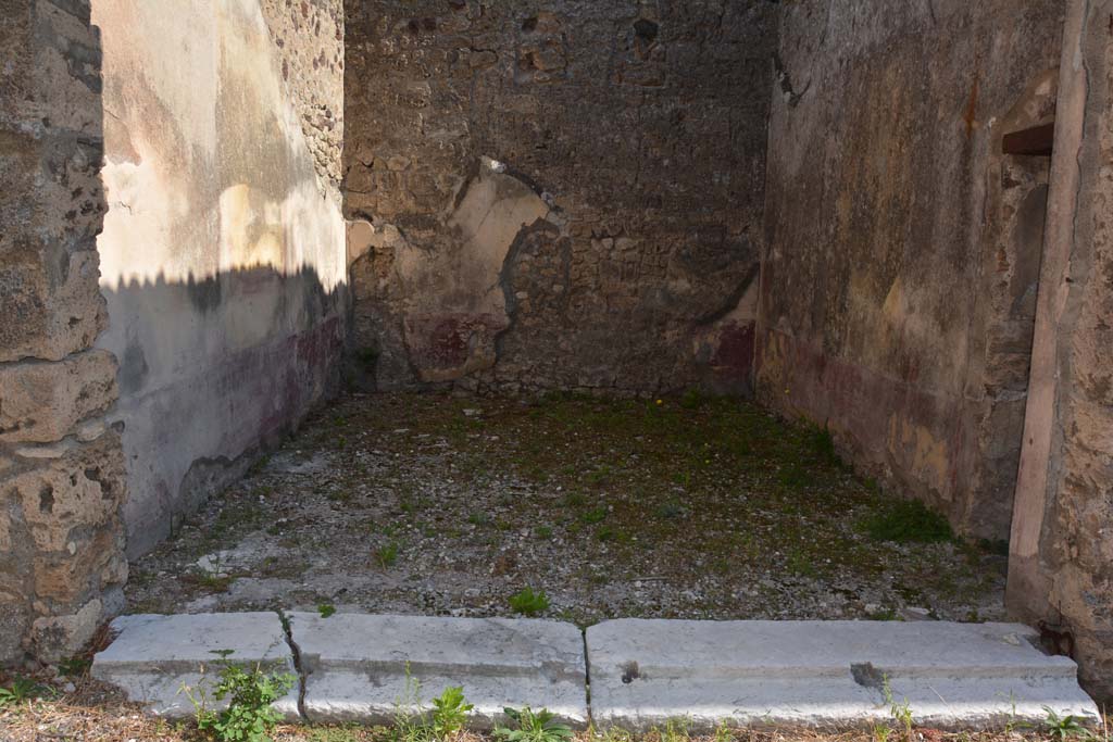 VI.14.20 Pompeii. October 2019. Room 10, looking east across threshold into triclinium.
Foto Annette Haug, ERC Grant 681269 DÉCOR.