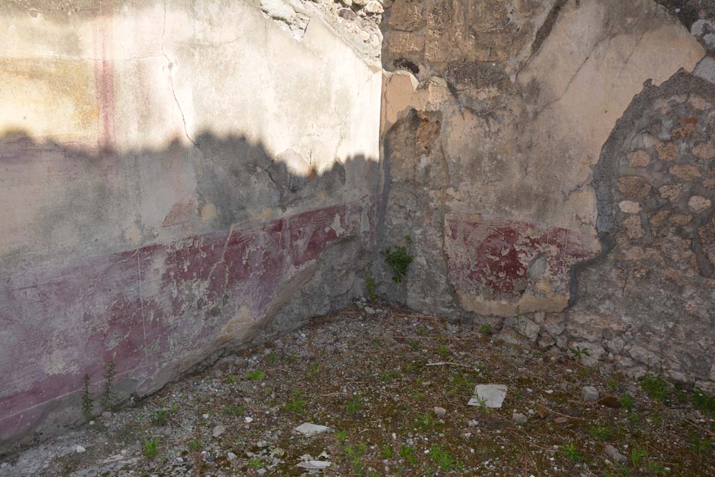 VI.14.20 Pompeii. October 2019. Room 10, north-east corner with remaining painted zoccolo on north wall.
Foto Annette Haug, ERC Grant 681269 DÉCOR.