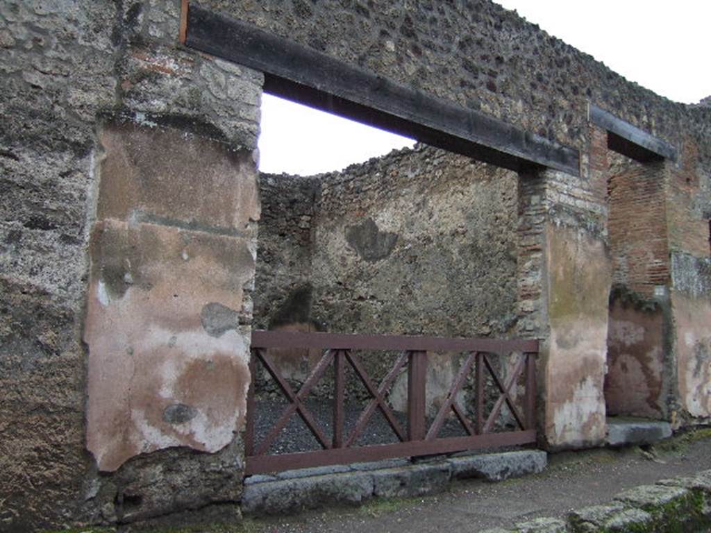 VI.14.21 Pompeii. December 2005. Entrance. According to Della Corte, on the front of the fullonica of Vesonius (VI.14.21/22) was a graffito that read:

Proculum
aed(ilem)  Felicio 
lupinipolus  rog (at)  [CIL IV 3483]

This was similar to the one from opposite (see V.1.25 [CIL IV 3423]) and led him to think it named the owner of the shop there.
See Della Corte, M., 1965.  Case ed Abitanti di Pompei. Napoli: Fausto Fiorentino. (p.100)
See also Epigraphik-Datenbank Clauss/Slaby (See www.manfredclauss.de)
