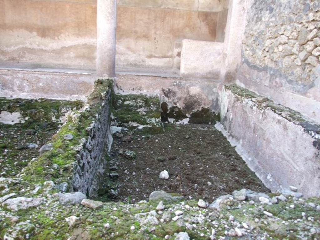 VI.14.22 Fullonica of Balbinus. December 2007. Room 12. Looking south into the west rinsing basin.