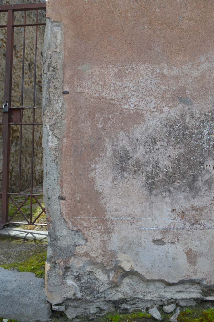 VI.14.22 Pompeii. March 2018. North side of entrance doorway, detail from front façade.
Foto Taylor Lauritsen, ERC Grant 681269 DÉCOR.