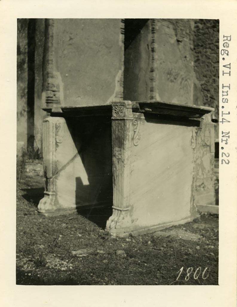VI.14.22 Pompeii. Pre-1937-39. Room 1, detail of marble table or cartibulum in atrium.
Photo courtesy of American Academy in Rome, Photographic Archive. Warsher collection no. 1800.