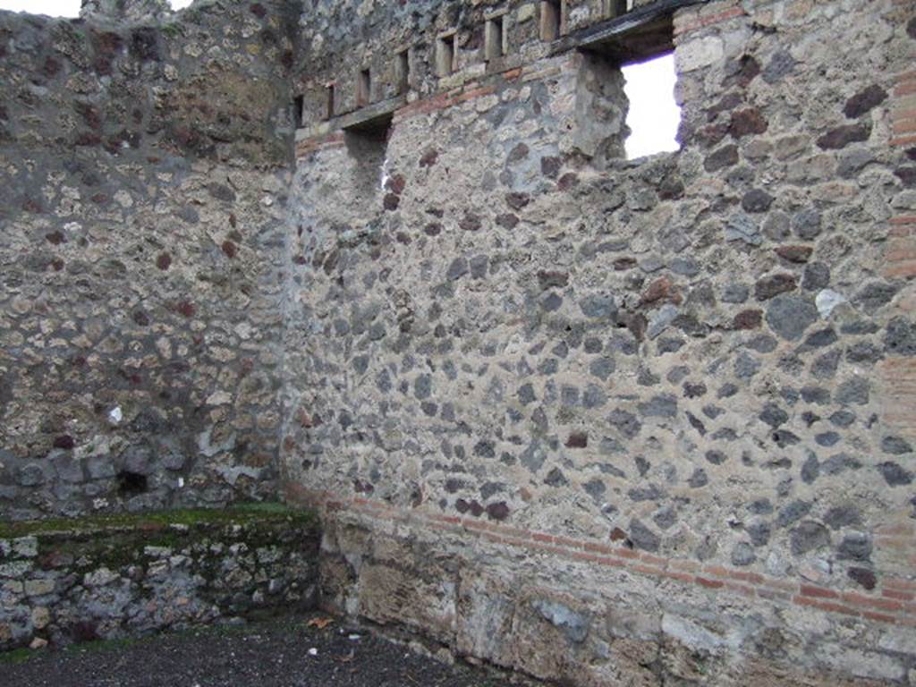 VI.14.31 Pompeii. December 2005. North west corner and North wall with two windows onto Vicolo di Mercurio. Along the west wall there was a hayrack for the animals.