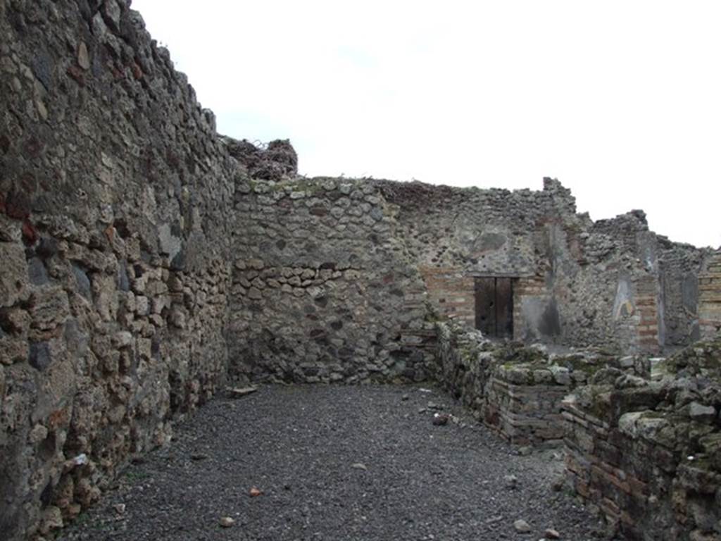 VI.14.33 Pompeii. December 2007. Looking south towards north wall of oven.