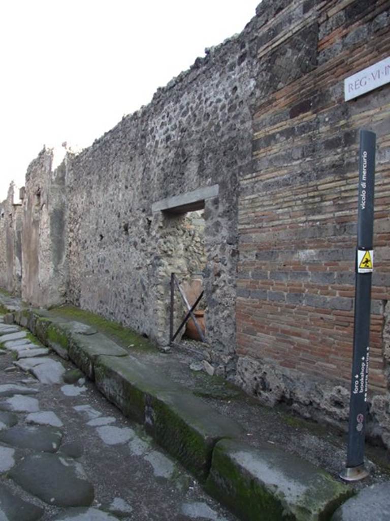 VI.14.35 Pompeii. December 2007. Rear entrance doorway on Vicolo di Mercurio.  According to Della Corte, this caupona was kept by a certain Salvius, as proved by the electoral recommendation on the wall between the two entrances - Salvius rog(at)   [CIL IV 3493 with note 1].
See Della Corte, M., 1965.  Case ed Abitanti di Pompei. Napoli: Fausto Fiorentino. (p.81-3)
According to Epigraphik-Datenbank Clauss/Slaby (See www.manfredclauss.de), it read �
Casellium aed(ilem) Salvius rog(at)      [CIL IV 3493]


