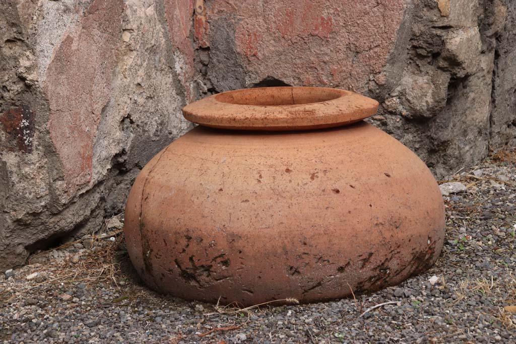 VI.14.36 Pompeii. October 2020. Looking east towards terracotta pot in north-east corner of bar-room. Photo courtesy of Klaus Heese. 

