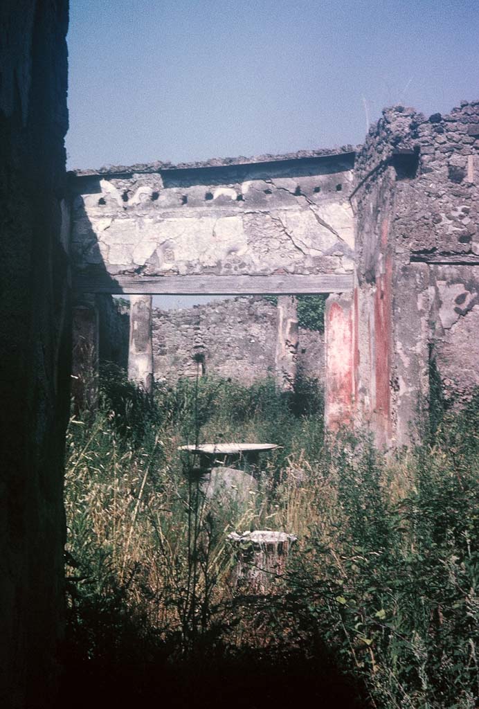 VI.14.40, Pompeii. August 1965.
Looking east across atrium from entrance corridor. Photo courtesy of Rick Bauer.