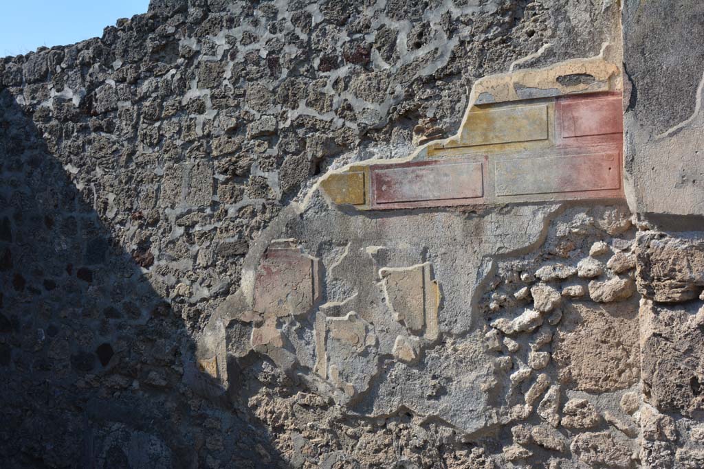 VI.14.40 Pompeii. September 2019. Detail of I Style decoration on west wall of exedra.
Foto Annette Haug, ERC Grant 681269 DÉCOR