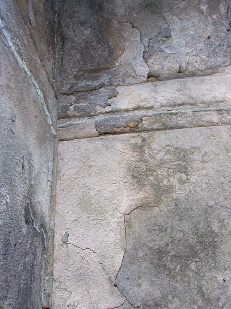 VI.14.43 Pompeii. December 2007. Room 8, south-west corner.