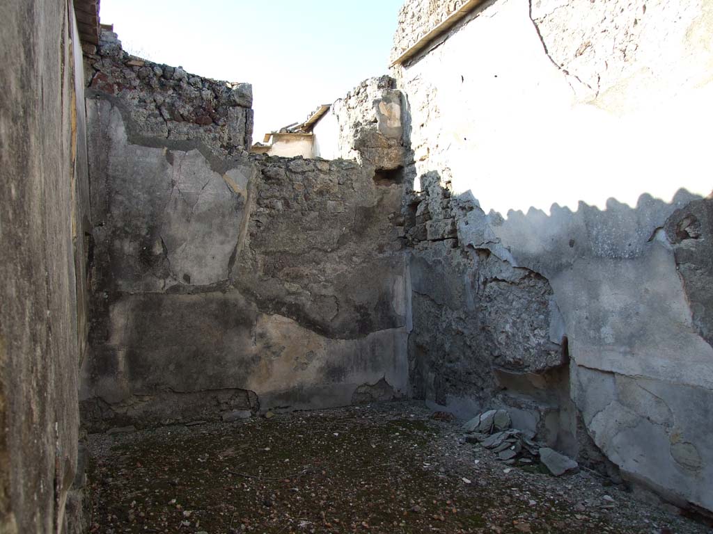 VI.14.43 Pompeii. December 2007. Room 15, triclinium, looking west.
