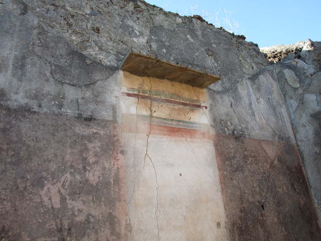 VI.14.43 Pompeii. December 2007. Room 16, west wall of exedra.
According to Bragantini, the west wall would have had a black dado.
The middle zone of the wall had a painting in the central aedicula panel, which was on a white background.
The side panels were red. The upper zone of the wall was white.
See Bragantini, de Vos, Badoni, 1983. Pitture e Pavimenti di Pompei, Parte 2. Rome: ICCD. (p.303, ambiente ‘19’)
According to Bragantini, the brief tiled roof had not been sufficient to protect the painting (a mythological landscape with countryside, showing perhaps, according to Warscher “The fall of Icarus”) which was in the centre of the west wall.
See Carratelli, G. P., 1990-2003. Pompei: Pitture e Mosaici: Vol. V. Roma: Istituto della enciclopedia italiana, (p. 464).