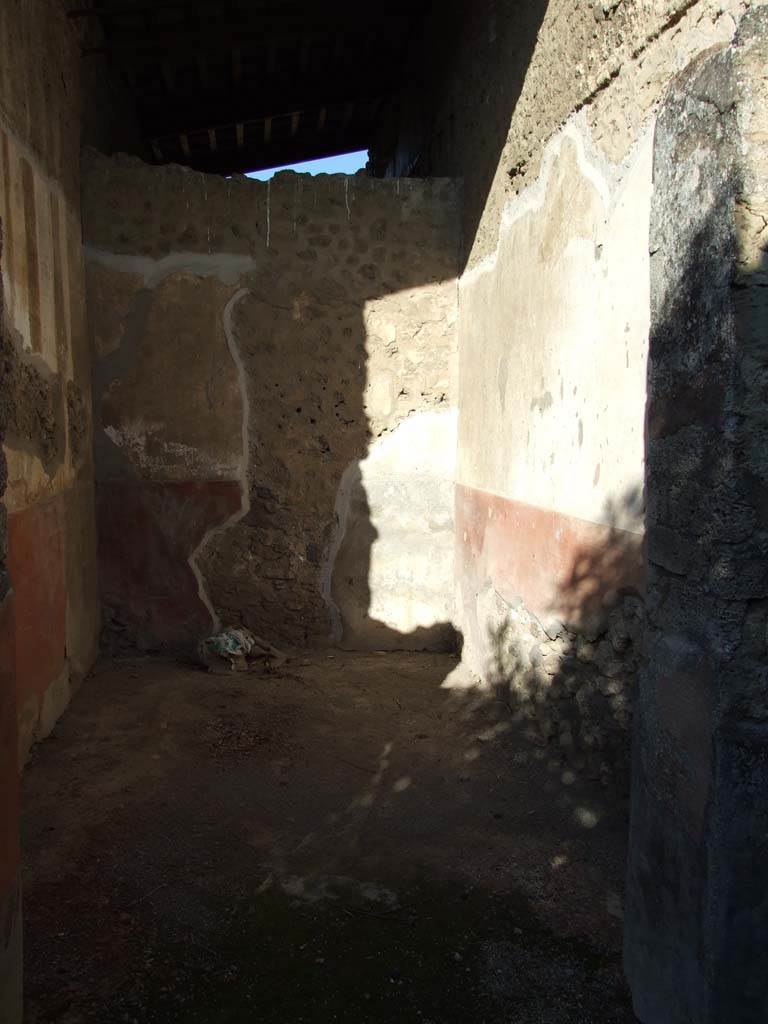 VI.14.43 Pompeii. December 2007. Room 19, cubiculum, looking towards north-east corner.
The floor in this room would have been formed of cocciopesto with marble chippings.