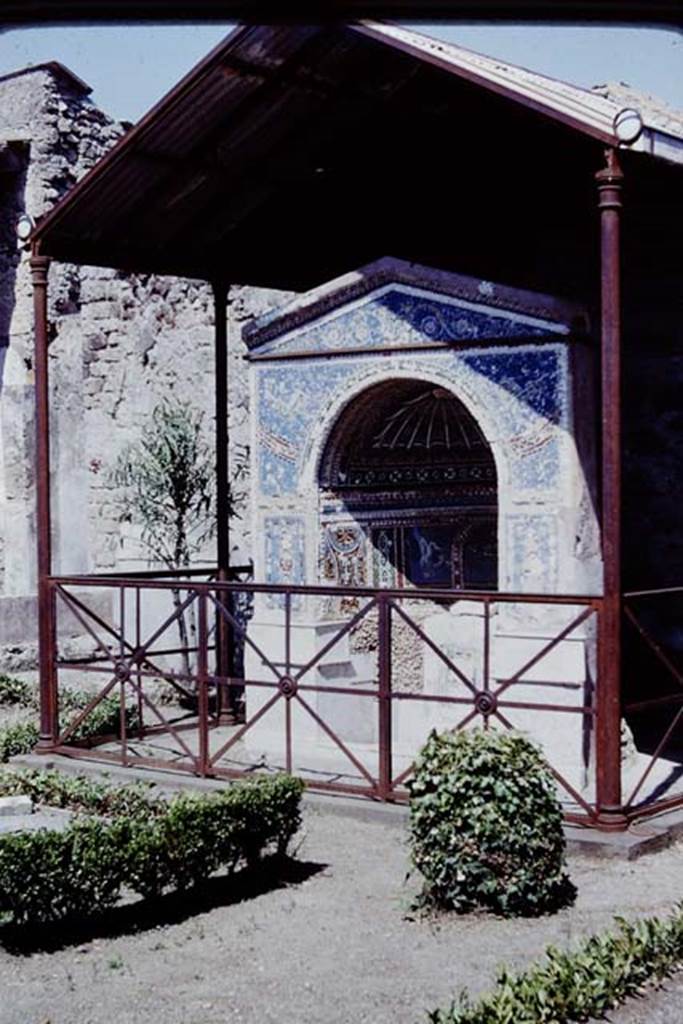 VI.14.43 Pompeii. 1968.Looking north-east towards fountain. Photo by Stanley A. Jashemski.
Source: The Wilhelmina and Stanley A. Jashemski archive in the University of Maryland Library, Special Collections (See collection page) and made available under the Creative Commons Attribution-Non Commercial License v.4. See Licence and use details.
J68f1969